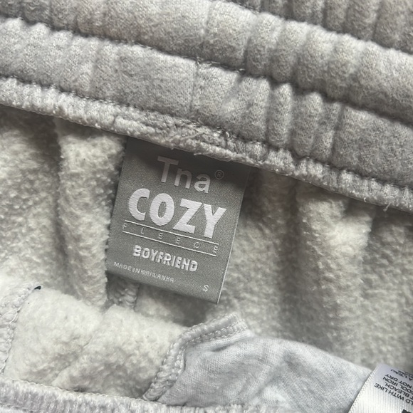 TNA Aritzia cozy boyfriend sweatpants Small - Picture 2 of 3